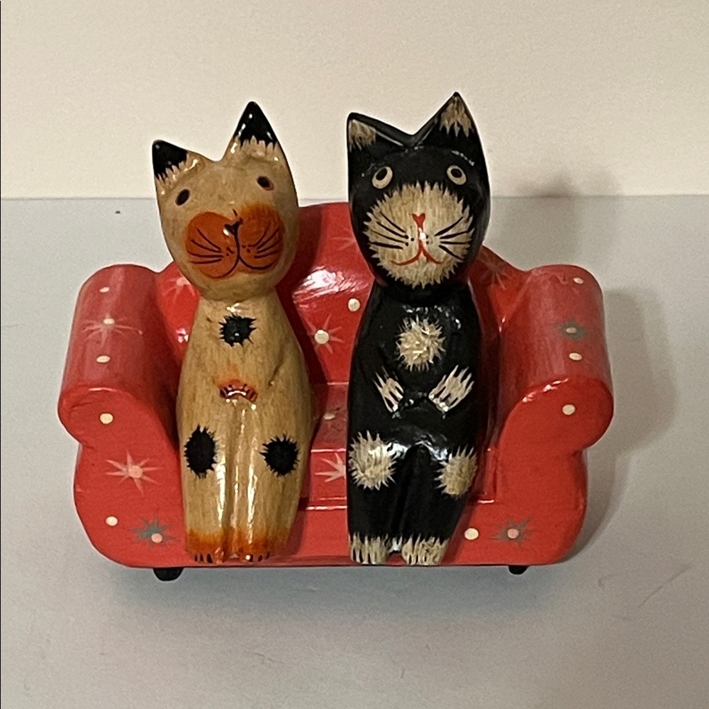 Handcrafted Cat Figurines on Red Sofa. Albesia Wood, crafted in Bali - Picture 1 of 8
